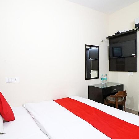 Hotel Westend Holiday Home 5 Mint From Nizamuddin Railway Station Yeni Delhi Dış mekan fotoğraf