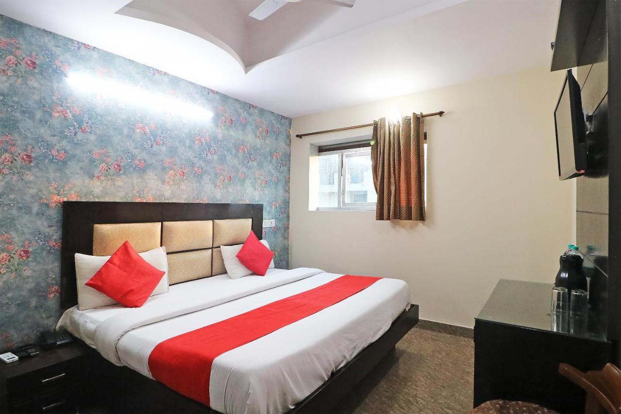 Hotel Westend Holiday Home 5 Mint From Nizamuddin Railway Station Yeni Delhi Dış mekan fotoğraf