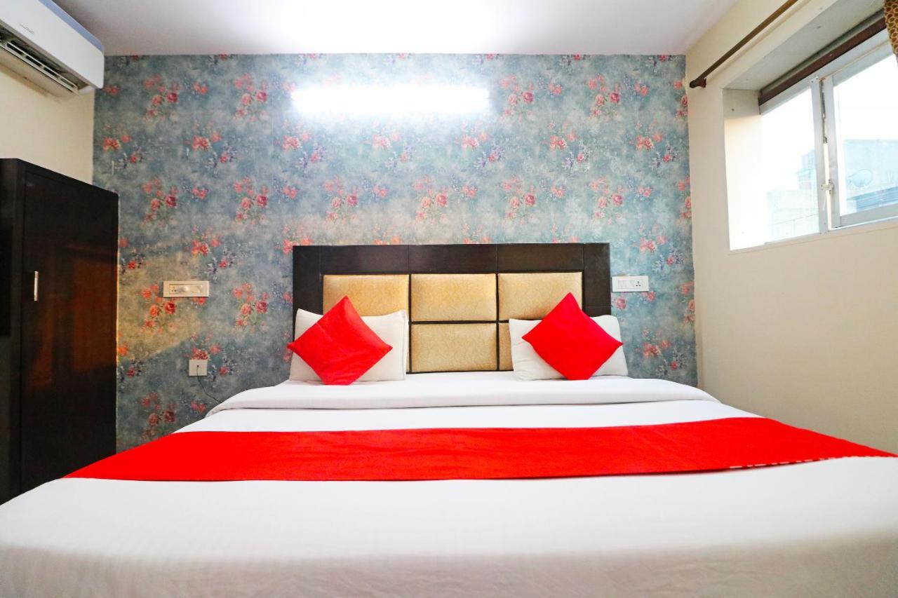 Hotel Westend Holiday Home 5 Mint From Nizamuddin Railway Station Yeni Delhi Dış mekan fotoğraf