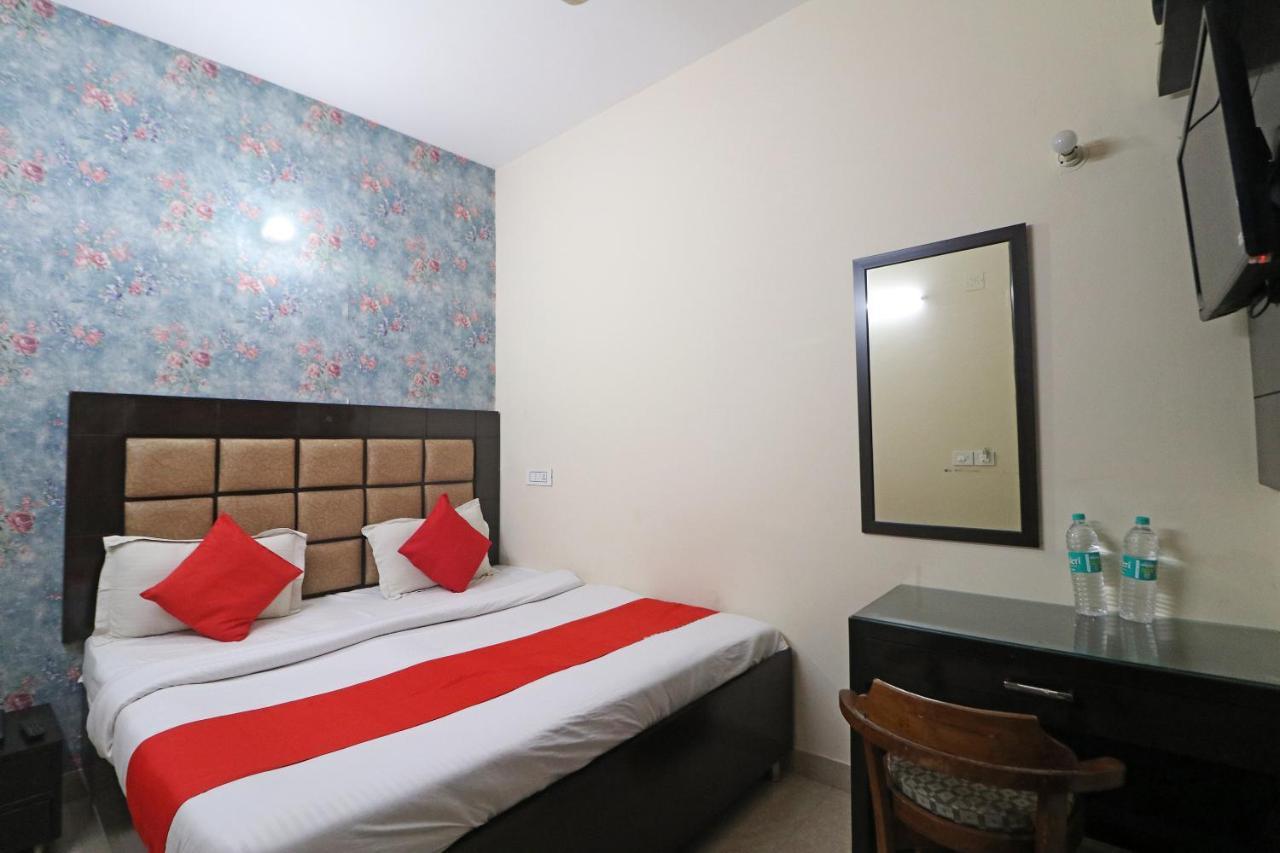 Hotel Westend Holiday Home 5 Mint From Nizamuddin Railway Station Yeni Delhi Dış mekan fotoğraf