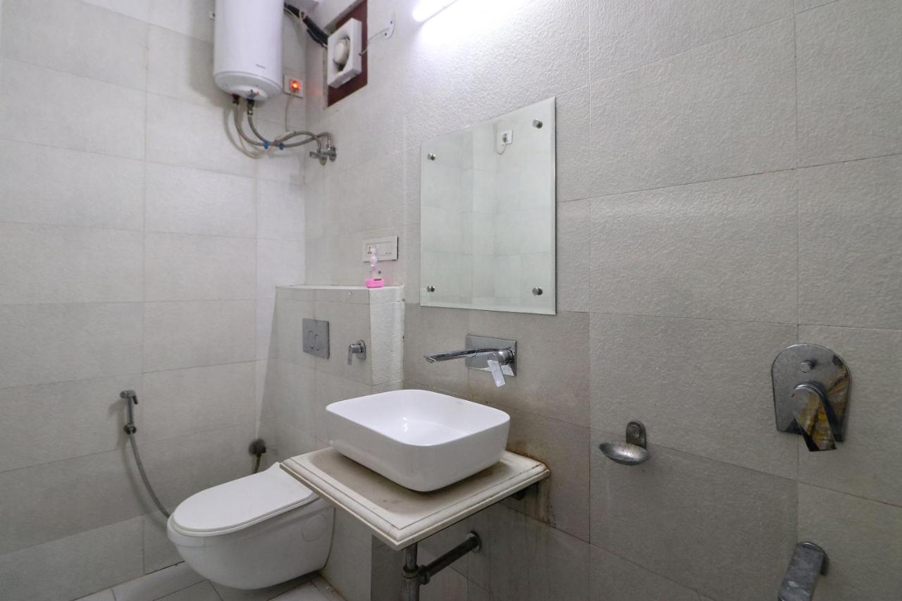 Hotel Westend Holiday Home 5 Mint From Nizamuddin Railway Station Yeni Delhi Dış mekan fotoğraf