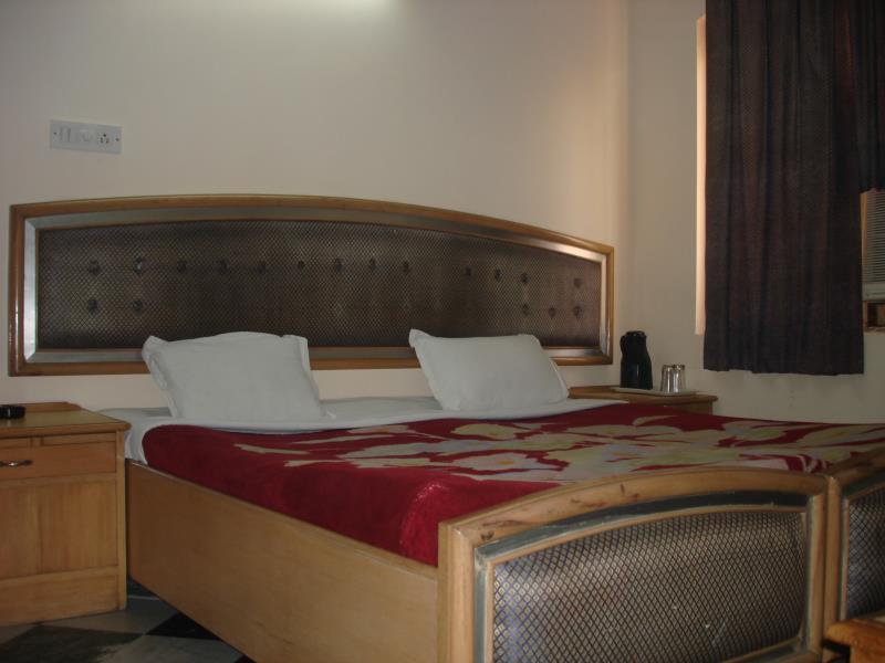 Hotel Westend Holiday Home 5 Mint From Nizamuddin Railway Station Yeni Delhi Dış mekan fotoğraf
